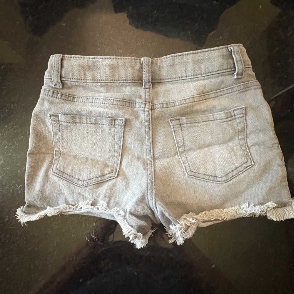 Girls' Cat & Jack Classic Frayed Hem Jean Shorts - Picture 4 of 15